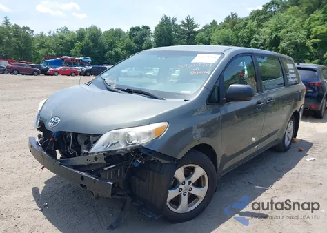 2012 Toyota Sienna Base V6 7 Passenger z USA, uszkodzony, nr VIN 5TDZK3DC8CS274703